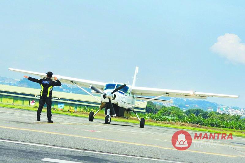 Pesawat Susi Air rute Semarang-Karimunjawa saat akan tinggal landas di Bandara Ahmad Yani Semarang, Jumat (4/7/2025). (Lingkar Media Group Network)