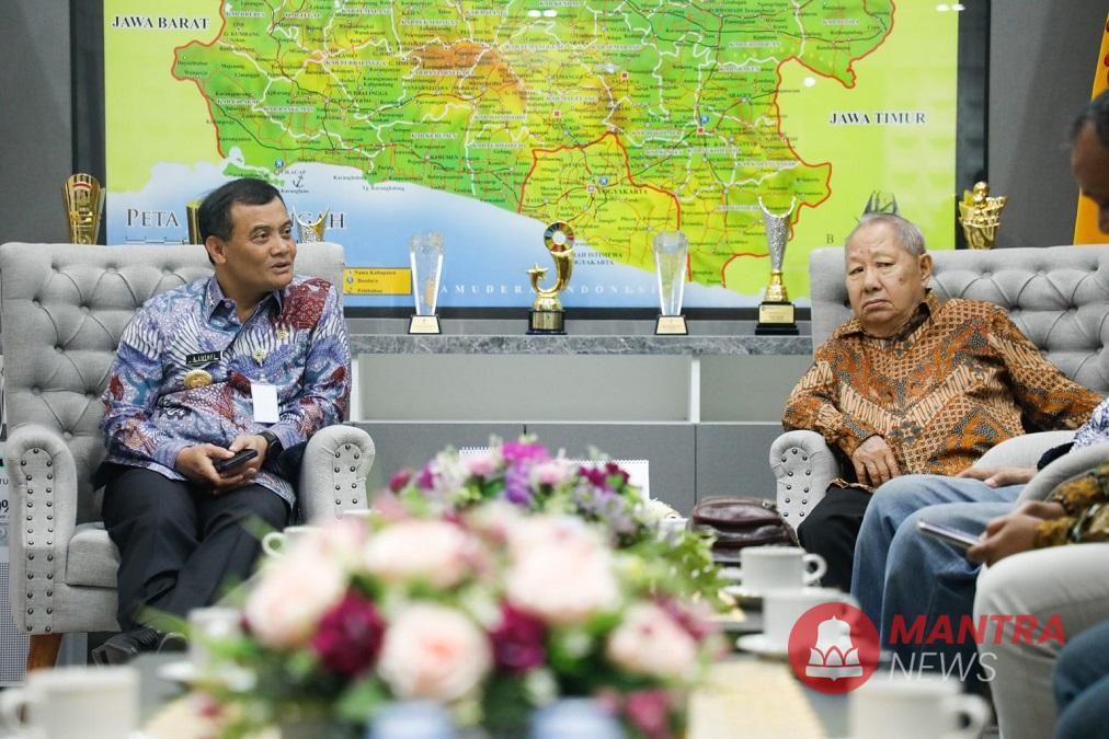 Gubernur Jawa Tengah Ahmad Luthfi, menerima audiensi dari Asosiasi Pengusaha Indonesia (Apindo) Jateng untuk membahas UMK di Kantor Gubernur Jawa Tengah, baru-baru ini. (Lingkar Media Group Network)