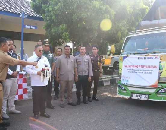 Penyaluran Bantuan Beras