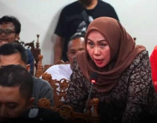 Sekretaris Pansus Hak Angket Pemakzulan Bupati Pati sekaligus anggota DPRD Pati Muntamah dalam siding pansus membahas eks honorer RSUD Soewondo, belum lama ini. (Mantranews.id)