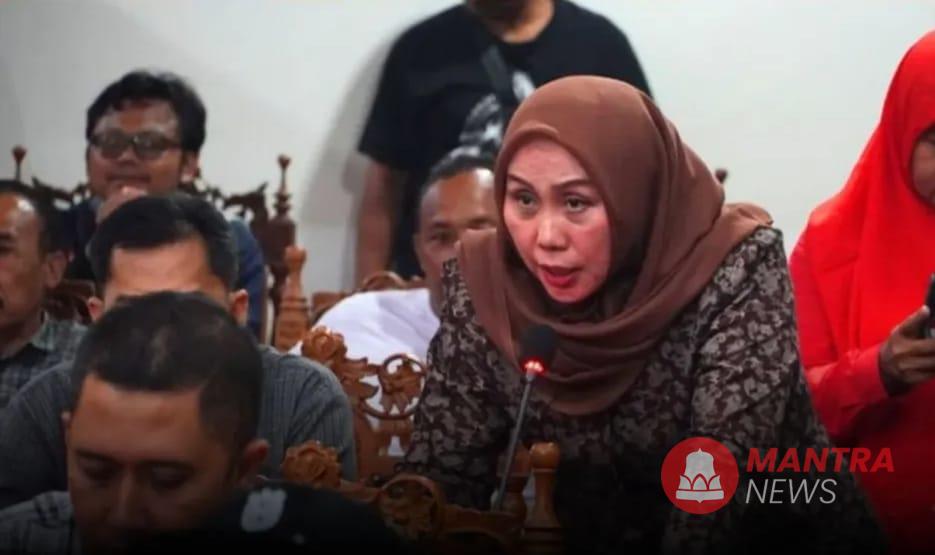 Sekretaris Pansus Hak Angket Pemakzulan Bupati Pati sekaligus anggota DPRD Pati Muntamah dalam siding pansus membahas eks honorer RSUD Soewondo, belum lama ini. (Mantranews.id)