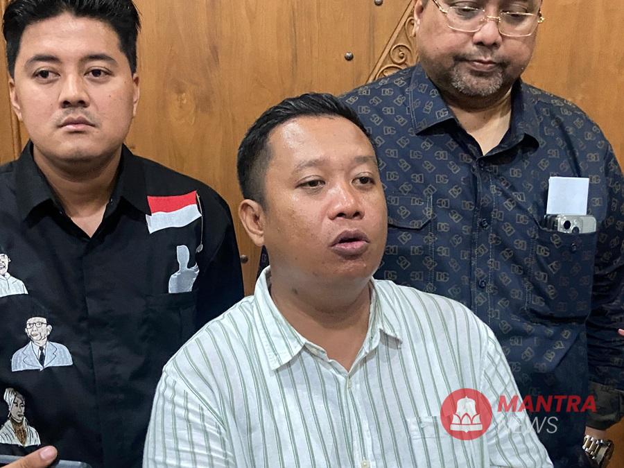 Ketua Pansus sekaligus anggota DPRD Pati Teguh Bandang Waluyo saat dimintai keterangan. Pihaknya akan panggil BPKSDM untuk memperdalam kasus rangkap jabatan di Pemkab Pati. (Mantranews.id)