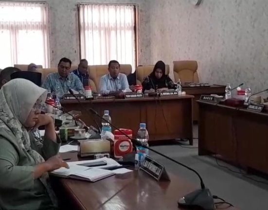 Suasana rapat Pansus Hak Angket DPRD Pati, Kamis (21/8/2025). Mengungkap fakta soal rumusan PBB. (Mantranews.id)