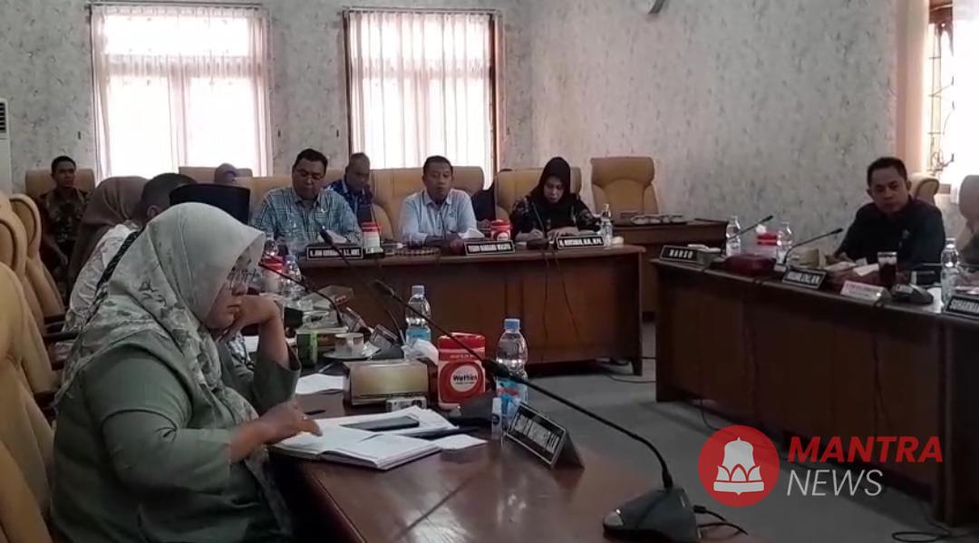 Suasana rapat Pansus Hak Angket DPRD Pati, Kamis (21/8/2025). Mengungkap fakta soal rumusan PBB. (Mantranews.id)