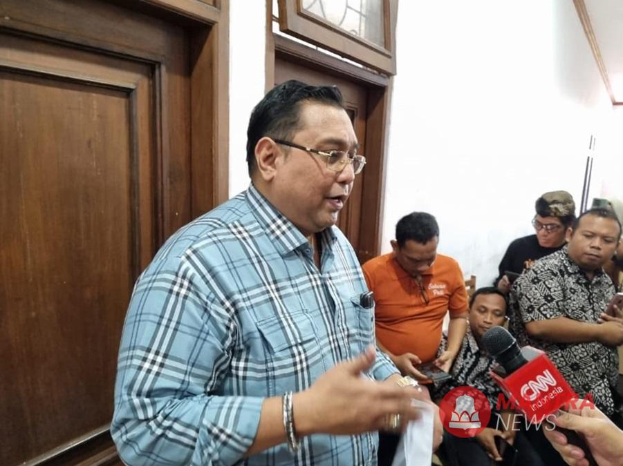 Wakil Ketua Pansus DPRD Pati Joni Kurnianto saat diwawancarai atas hasil pemanggilan pihak Inspektorat terkait dengan kebijakan Bupati Pati Sudewo. (Mantranews.id)