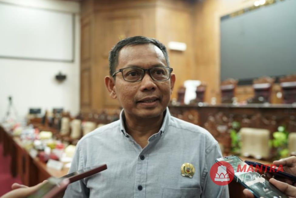 Anggota Pansus Hak Angket DPRD Pati Narso saat diwawancarai.