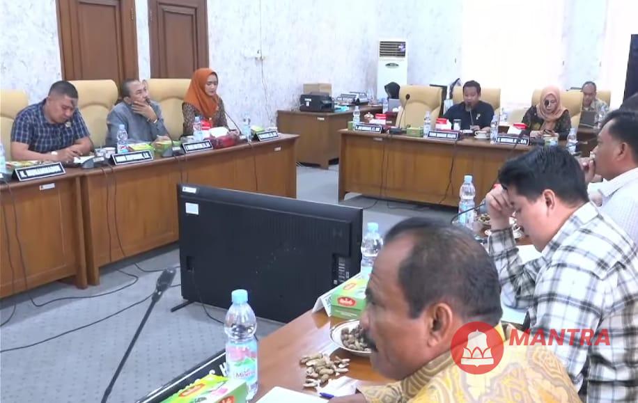 Rapat Pansus Hak Angket DPRD Pati pada hari Rabu, 3 September 2025, berlangsung dengan kehadiran Kepala SMPN 1 Tayu sebagai salah satu pihak yang diundang.