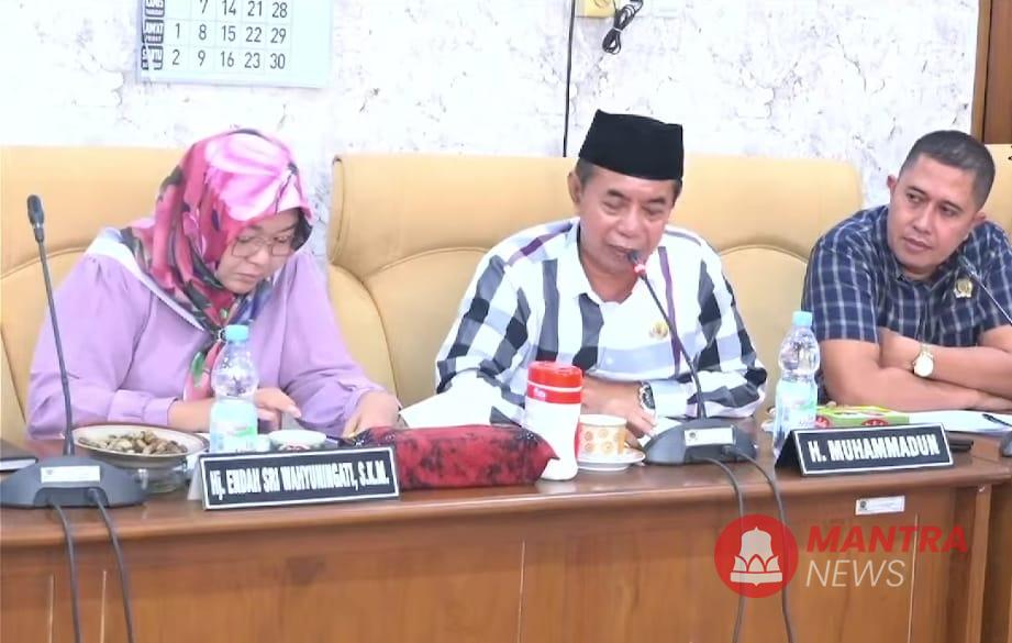 Anggota Pansus Hak Angket DPRD Pati Muhammadun berkesempatan menginterogasi Sekdes di Pati yang dimutasi.