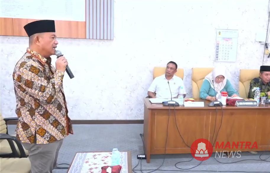 Ketua Dewas RSUD SOewondo Torang Manruung menyampaikan kesaksiannya dalam sidang Pansus Hak Angket DPRD Pati kedelapan.