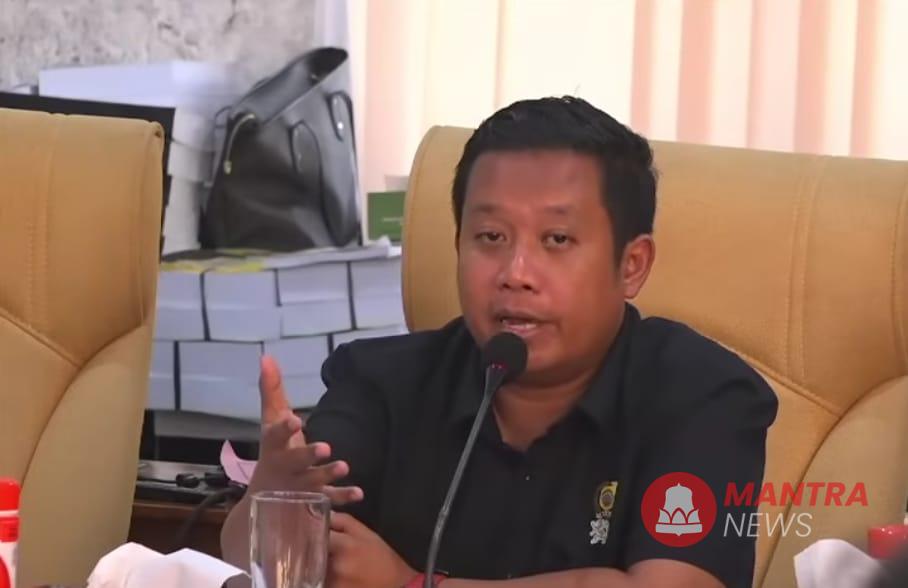 Teguh Bandang Waluyo, Ketua Pansus Hak Angket DPRD Pati, memimpin sidang yang mengundang Torang Manurung untuk mengklarifikasi dugaan nepotisme.