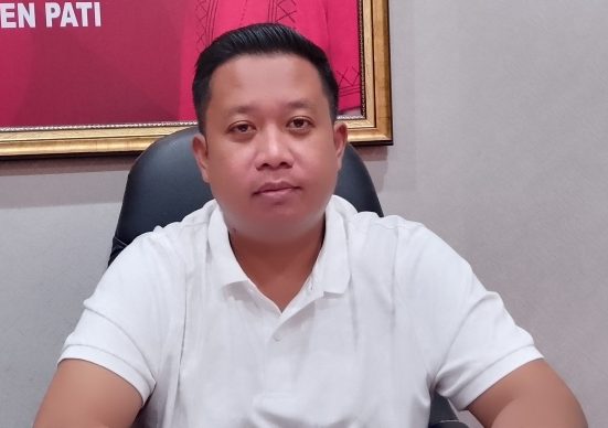 Ketua Pansus Hak Angket DPRD Pati Teguh Bandang Waluyo menyampaikan pernyataan dalam persidangan.