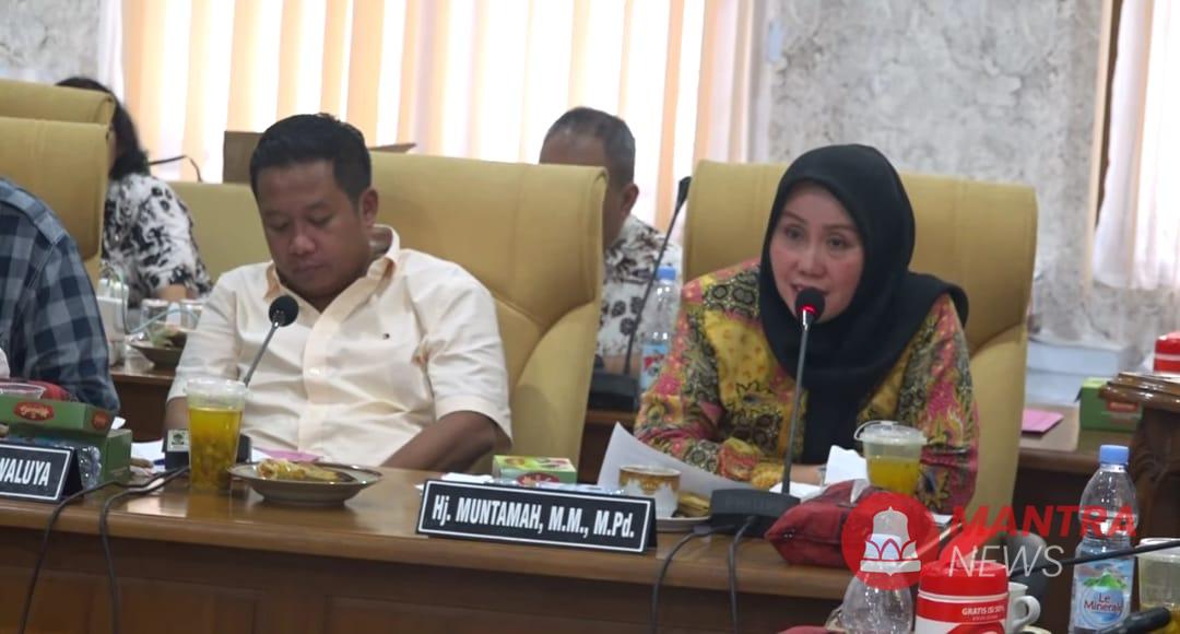 Sekretaris Pansus Hak Angket DPRD Pati, sekaligus Anggota DPRD Kabupaten Pati Muntamah saat menyorot dugaan pungli hingga penahanan ijazah siswa SMPN 1 Tayu.
