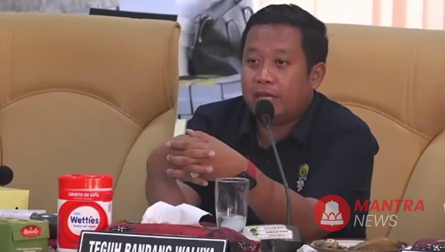Ketua Pansus Hak Angket DPRD Pati Teguh Bandang Waluyo saat dimintai keterangan mengenai mutasi ratusan ASN di Pati.