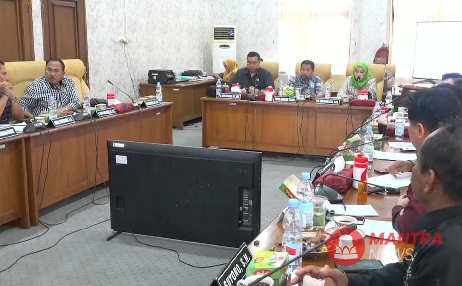Suasana sidang Pansus Hak Angket DPRD Pati saat mendalami dugaan nepotisme pembentukan Kopdes.