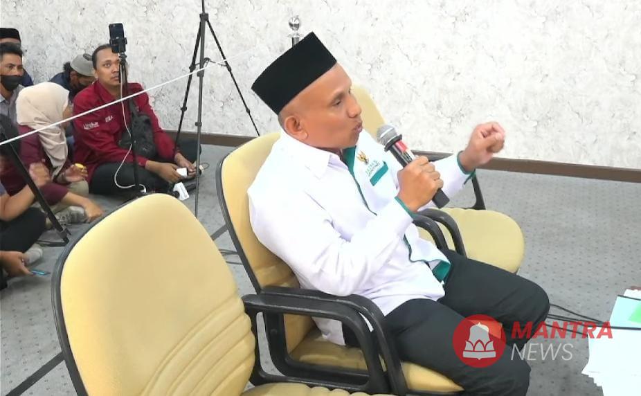 Plt Kepala Baznas Pati Penuhi Panggilan Pansus DPRD, Ungkap Anggaran Minus 1 Plt Kepala Baznas Pati, Sunarwi saat memberikan penjelasan soal peruntukan dana zakat 2025 pada Pansus Hak Angket DPRD Pati, Kamis (18/9/2025).