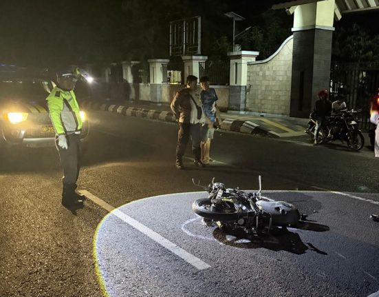 pembatas jalan
