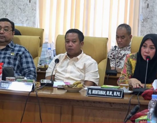 Teguh Bandang Waluyo, yang menjabat sebagai Ketua Pansus Hak Angket DPRD Pati, mengkritik kebijakan mutasi ASN di Pati.