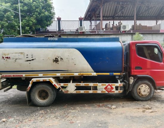 Diduga Angkut Minyak Mentah Ilegal, Polres Blora Amankan Truk Tangki dari Desa Gandu 4 Polres Blora