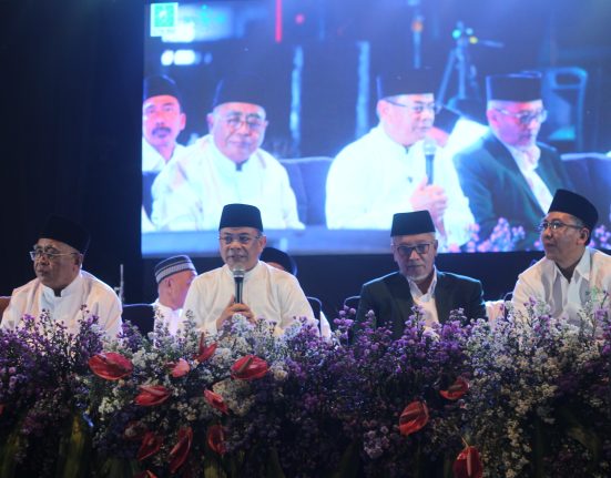 Istigosah Peringati Hari Santri Nasional, Bupati Pati Sudewo Ajak Masyarakat Jaga Kondusifitas 7 Bupati Pati Sudewo