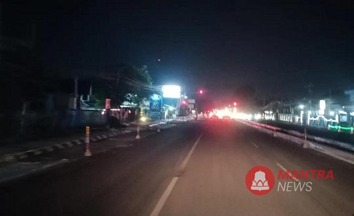 Suasana gelap menyelimuti perbaikan Jalan Pati-Kudus. Minimnya PJU turut mendapat sorotan DPRD Pati.