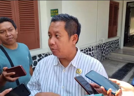 Ketua Komisi D DPRD Pati Teguh Bandang Waluyo saat dimintai keterangan soal MBG di Pati.