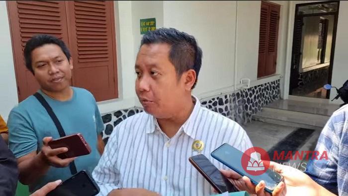 Ketua Komisi D DPRD Pati Teguh Bandang Waluyo saat dimintai keterangan soal MBG di Pati.