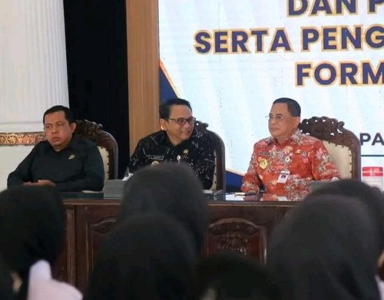 Bupati-Wakil Bupati Pati Sudewo-Chandra dalam pelantikan PPPK Pati, belum lama ini.
