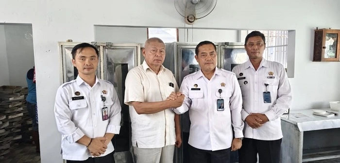 Wakil Ketua I DPRD Pati Hardi (kedua dari kiri) foto bersama jajaran Lapas Kelas IIB.