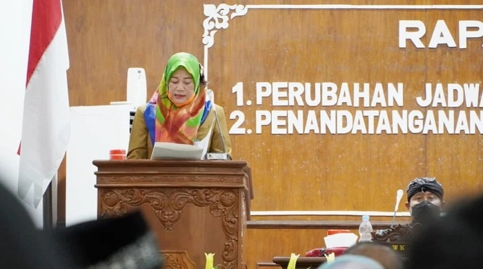 Anggota Komisi B, Warsiti menyinggung soal pupuk subsidi yang sulit didapat petani