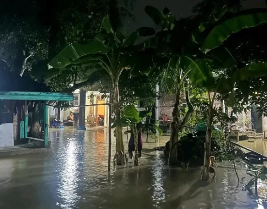 Pemukiman di Dukuh Pelang, Desa Trimulyo, Kayen, Pati tergenang banjir, Rabu (22/10/2025).