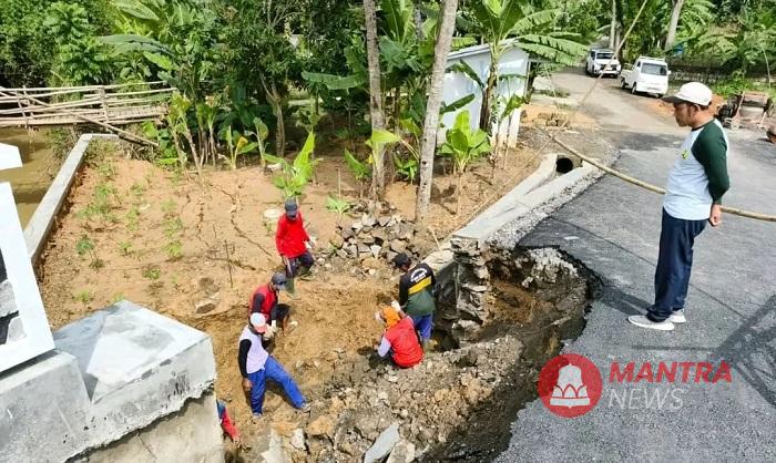 DPRD Pati Soroti Kualitas Proyek: Jembatan Pelemgede Ambrol Sebelum Digunakan 1 DPRD Pati menyoroti Jembatan Pelemgede yang ambrol.