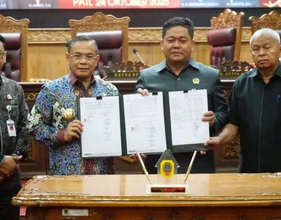 DPRD dan Bupati Pati Sepakati KUA-PPAS Tahun 2026 Turun Rp 260 Miliar  3 Bupati Pati