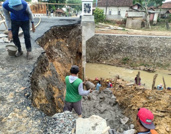 Warga Kecewa Jembatan Pelemgede Rusak Sebelum Diresmikan, Pelaksana Janjikan Perbaikan Dua Minggu 2 Jembatan Pelemgede