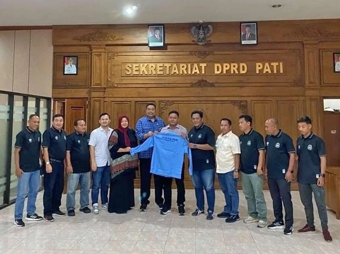 Ketua DPRD Pati Ali Badrudin: Sepak Bola Butuh Sinergi Kebijakan 1 DPRD Pati menerima audiensi Askap PSSI Pati, Senin (27/10/2025).