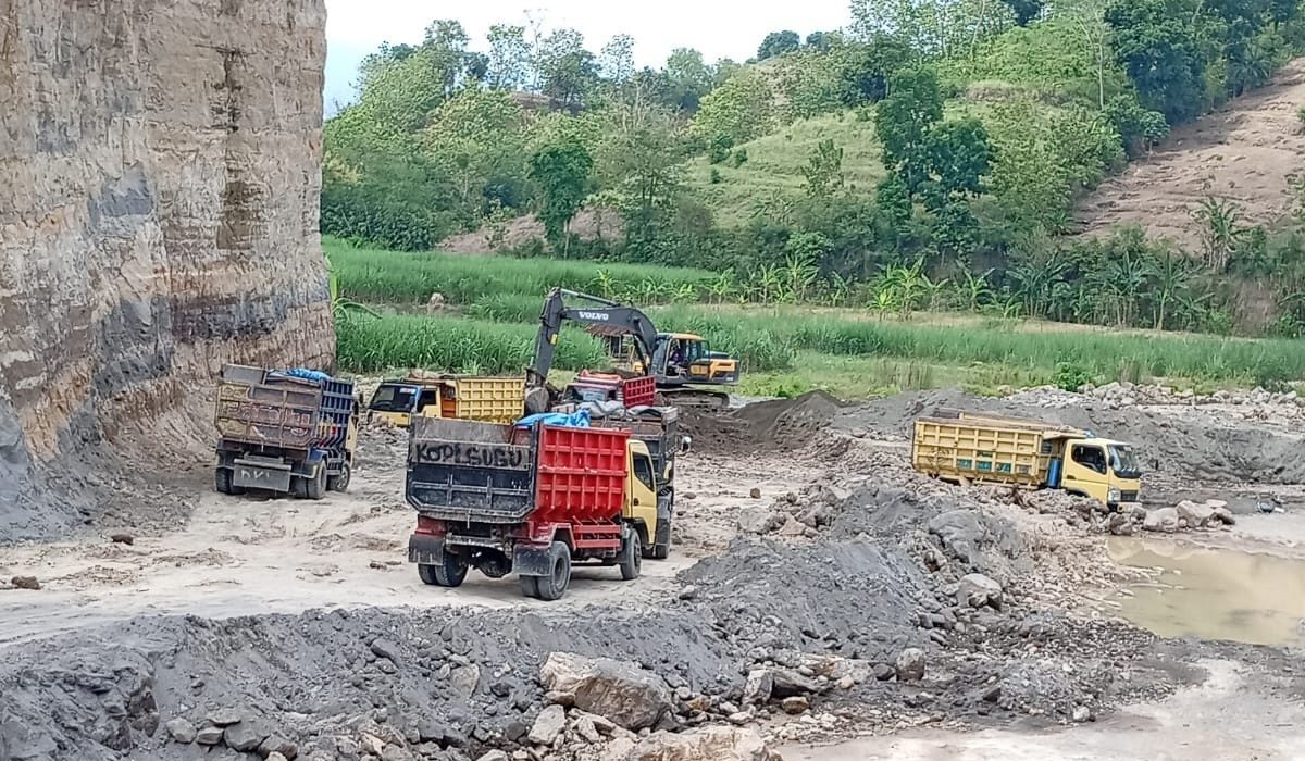 Diduga Merusak Alam! Warga Tanjungrejo Kudus Keluhkan Aktivitas Tambang Galian C di Kawasan Patiayam 1 aktivitas tambang galian c