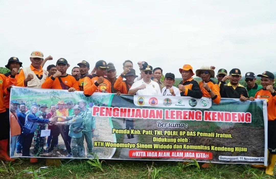 Gelar Penghijauan, Pemkab Pati dan Komunitas Kendeng Hijau Kolaborasi Tanam Pohon Buah di Kawasan Lereng 1 Komunitas Kendeng Hijau