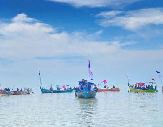 Parade 16 Perahu Perempuan Nelayan