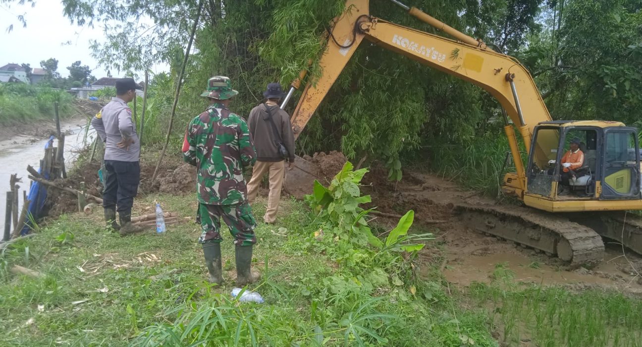 Antisipasi Banjir Berulang, Tanggul Sungai Bangklean Pati Ditutup Sandbag Sepanjang 3 Meter 1 Tanggul Sungai Bangklean