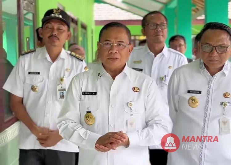 Atasi Bencana Banjir dengan Normalisasi Sungai, Bupati Pati Sudewo Bakal Beli 3 Alat Berat 1 Bupati Pati Sudewo menyiapkan pembelian tiga alat berat pada APBD 2026 untuk normalisasi sungai dan penataan bahu jalan sebagai solusi jangka panjang penanganan banjir di Pati.